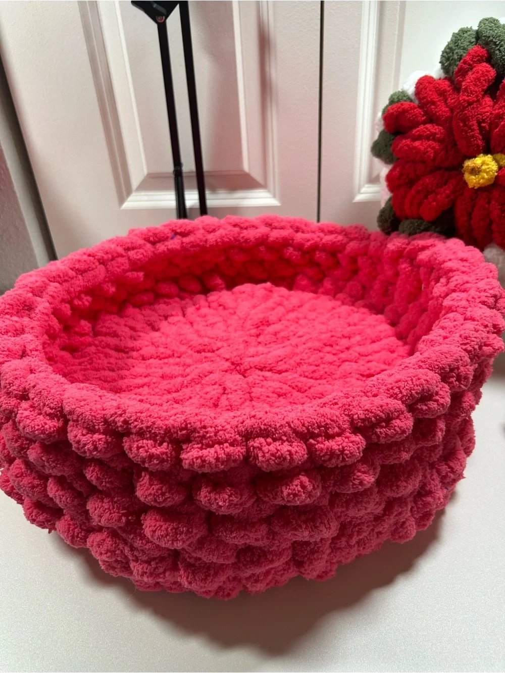 Cozy Plush Round Pet Bed in Hot Pink